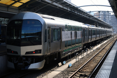 【JR四】「うどん県」PRラッピング列車 運行開始を高松駅で撮影した写真