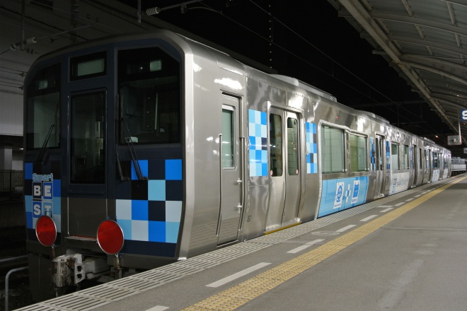 【近車】スマートベスト甲種輸送を高松駅で撮影した写真
