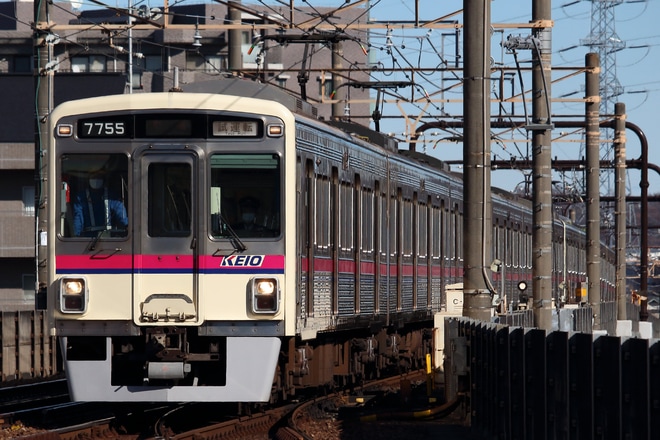 【京王】7000系7805Fが若葉台工場出場試運転を京王多摩センター駅で撮影した写真