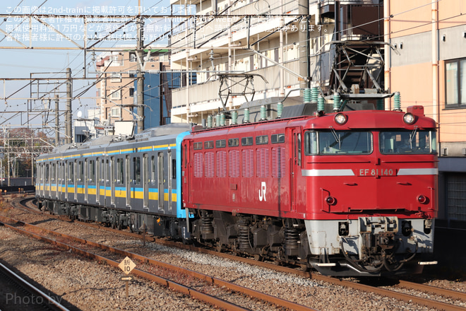 【JR東】E131系1000番台ナハT7編成 配給輸送を西国分寺駅で撮影した写真