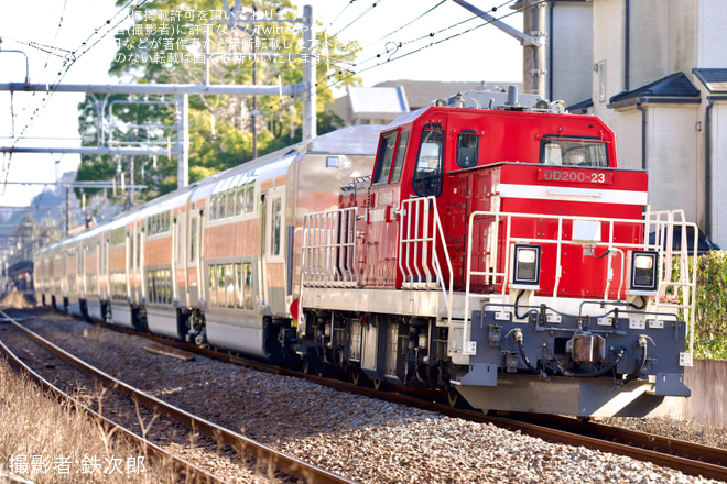 【JR東】E233系0番台グリーン車(サロE232-17〜20+サロE233-17〜20)  J-TREC横浜事業所出場甲種輸送を北鎌倉～大船間で撮影した写真