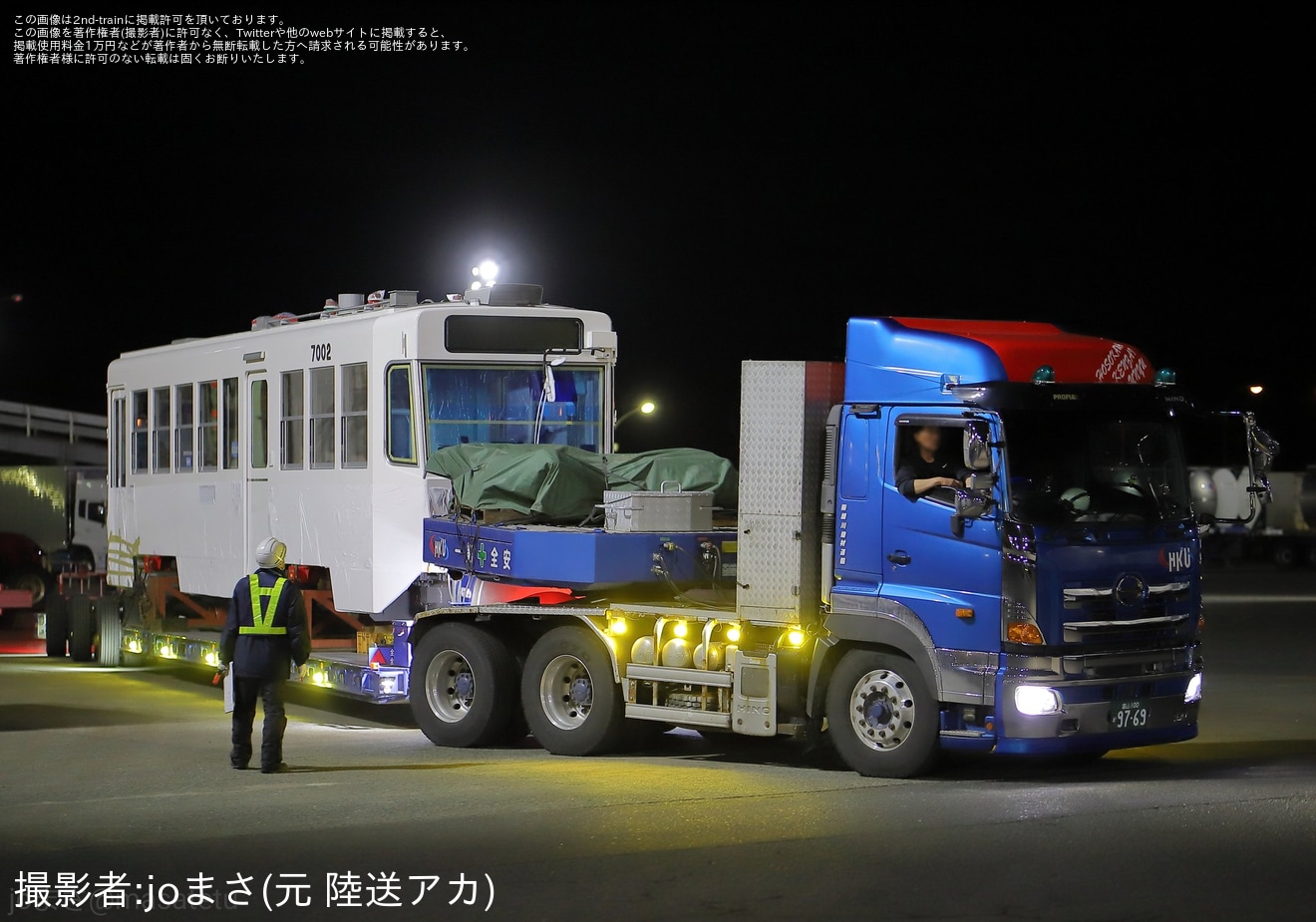 【函館市】新造車7000形7002号が陸送の拡大写真