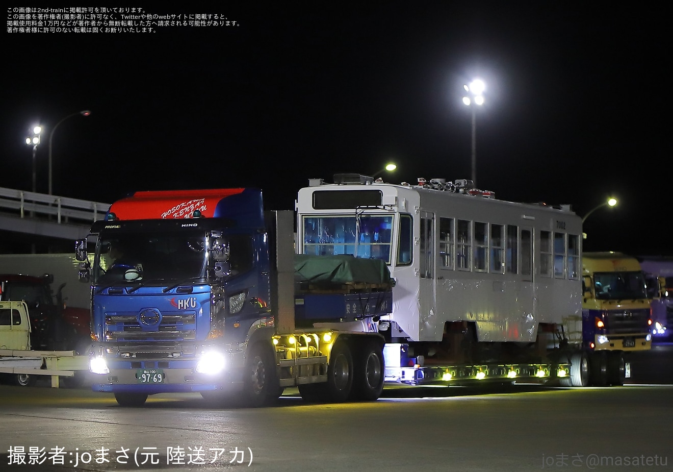 【函館市】新造車7000形7002号が陸送の拡大写真